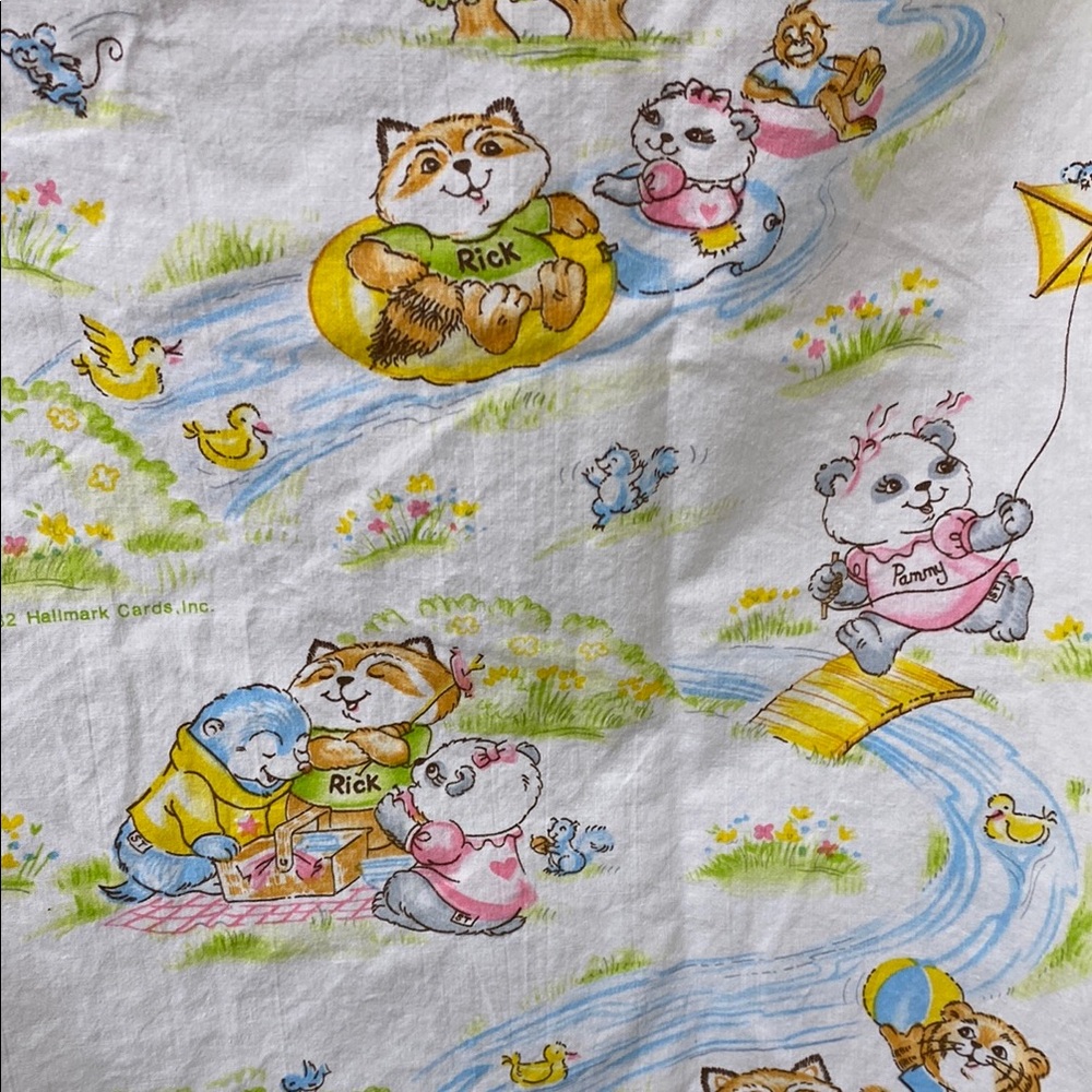 Vintage 80s Shirt Tales Crib Sheet